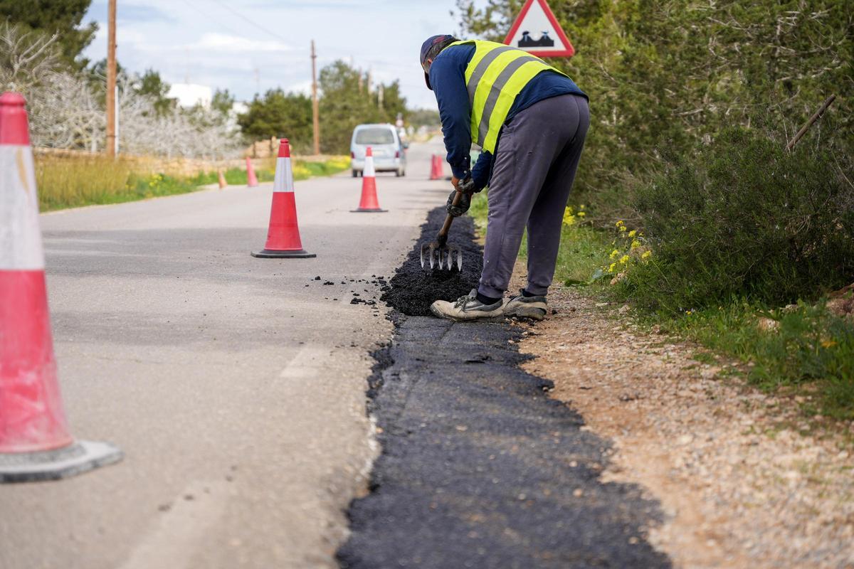 Obras en caminos y carreteras de Formetera.