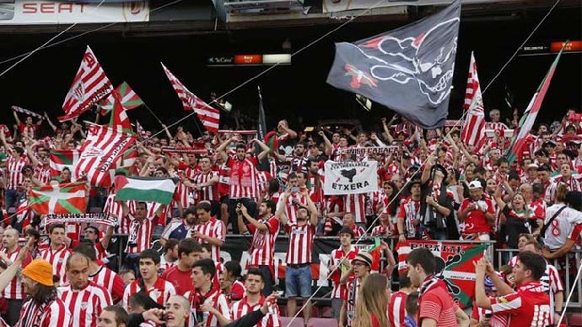 Los aficionados del Athletic en el Camp Nou en la final de la Copa del Rey