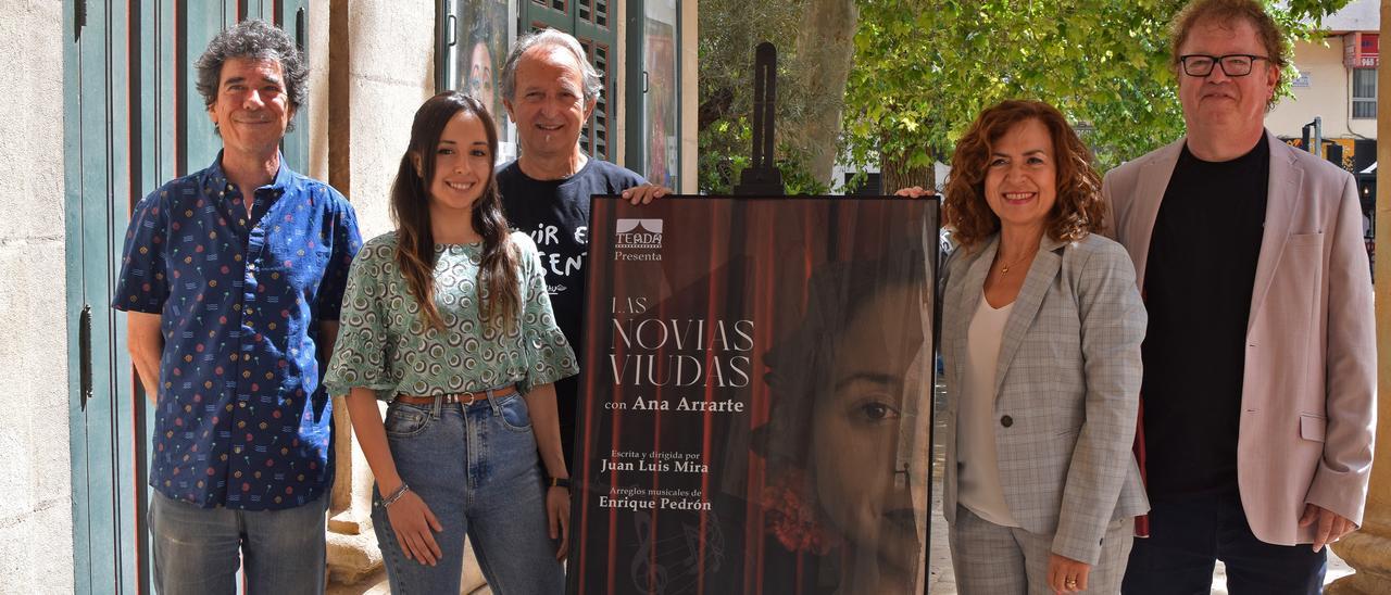 Presentación del estreno nacional &quot;Las novias Viudas&quot;, con Enrique Pedrón, Ana Arrarte, Juan Luis Mira, Mª Dolores Padilla y John Sanderson