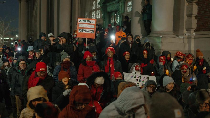 Vigilia en Nueva York en honor al enfermero de Minneapolis, Alex Pretti, abatido durante redadas federales