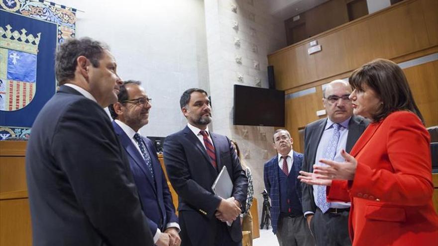 Un grupo de diputados chilenos visita las cortes