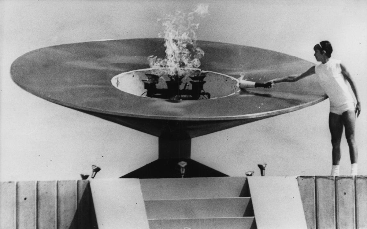 Enriqueta Basilio, la primera mujer en toda la historia olímpica en llevar la antorcha y encender el pebetero el 12 de octubre de 1968.