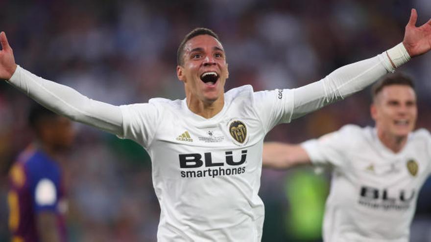 Rodrigo Moreno celebra el gol de la final de Copa al Barcelona.