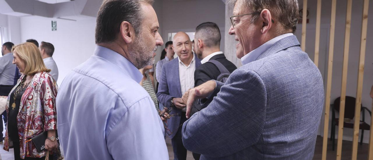 Ábalos y Puig, en una jornada en el partido