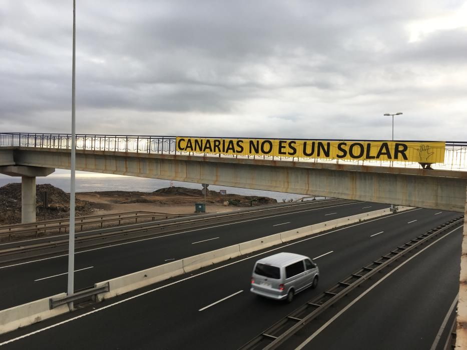 Las Palmas de Gran Canaria amanece con pancartas contra la ley del suelo (27/05/17)