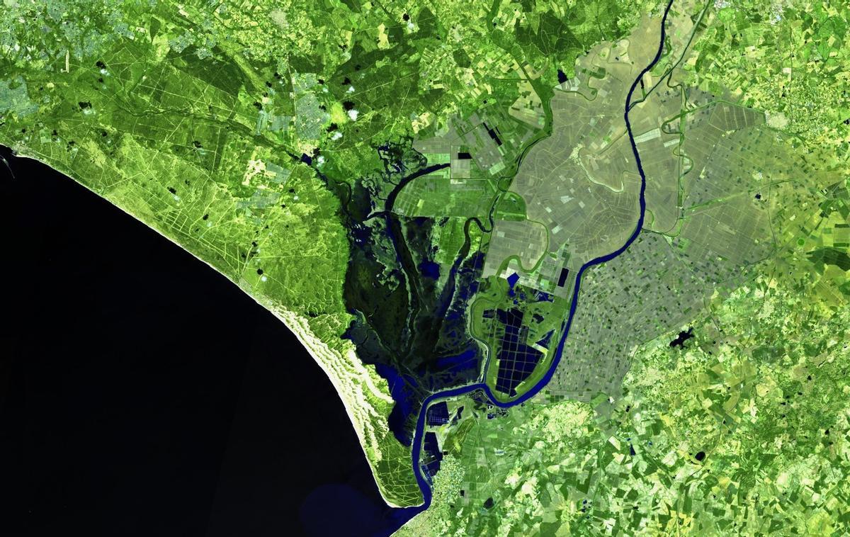 Imagen del 15 de abril de 2026 del satélite Sentinel-2 de Doñana.