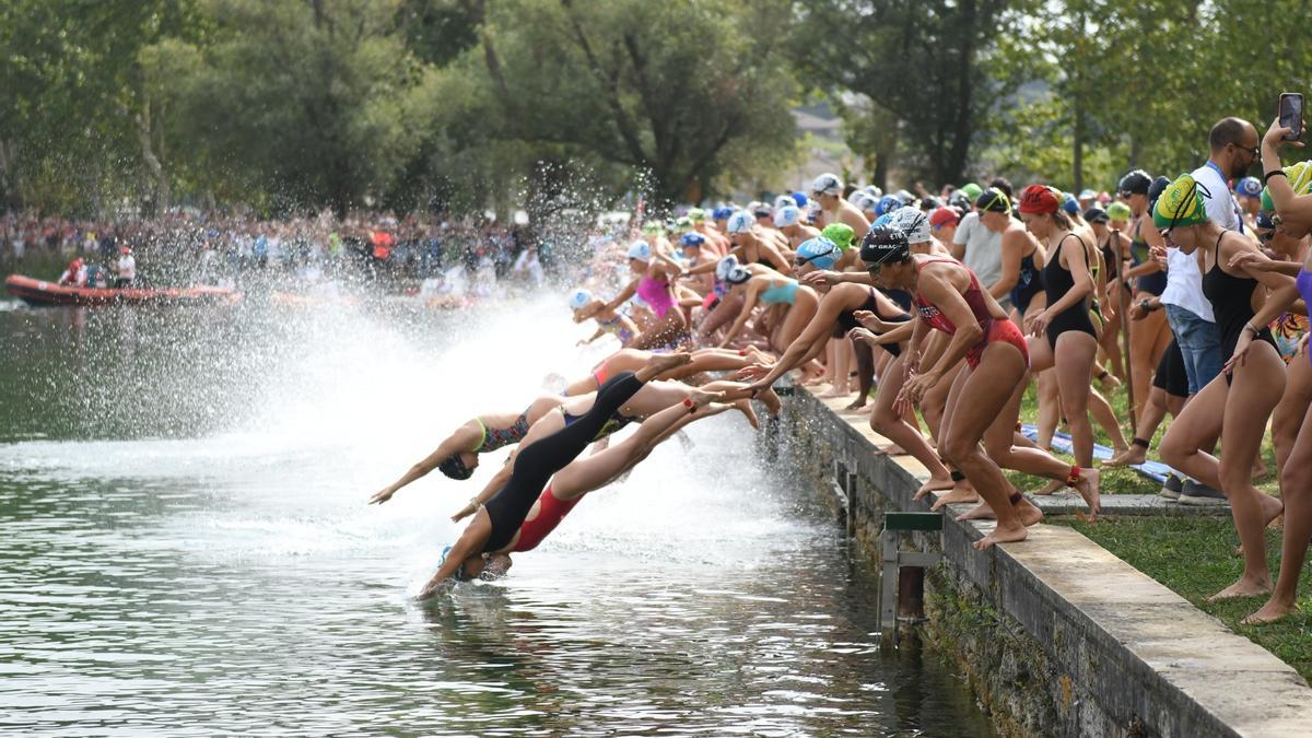 La sortida femenina de la Travessia de l’Estany de Banyoles 2023.