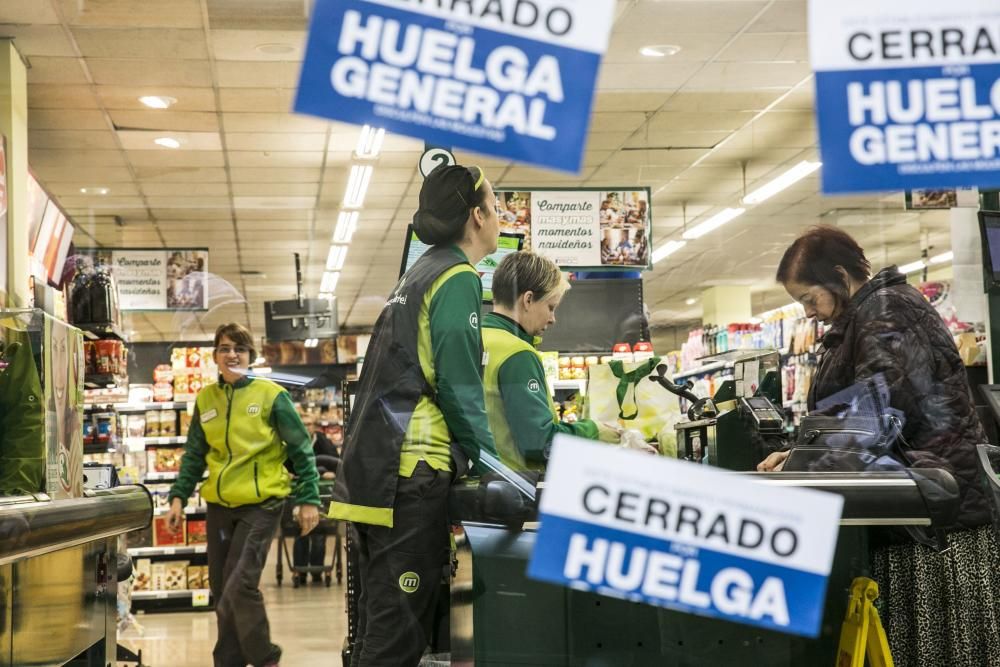 Huelga de los supermercados en Asturias.