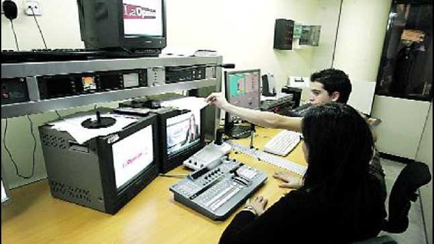 Sala de realización de La Opinión TV, cuya nueva programación ha contado con el respaldo de los telespectadores