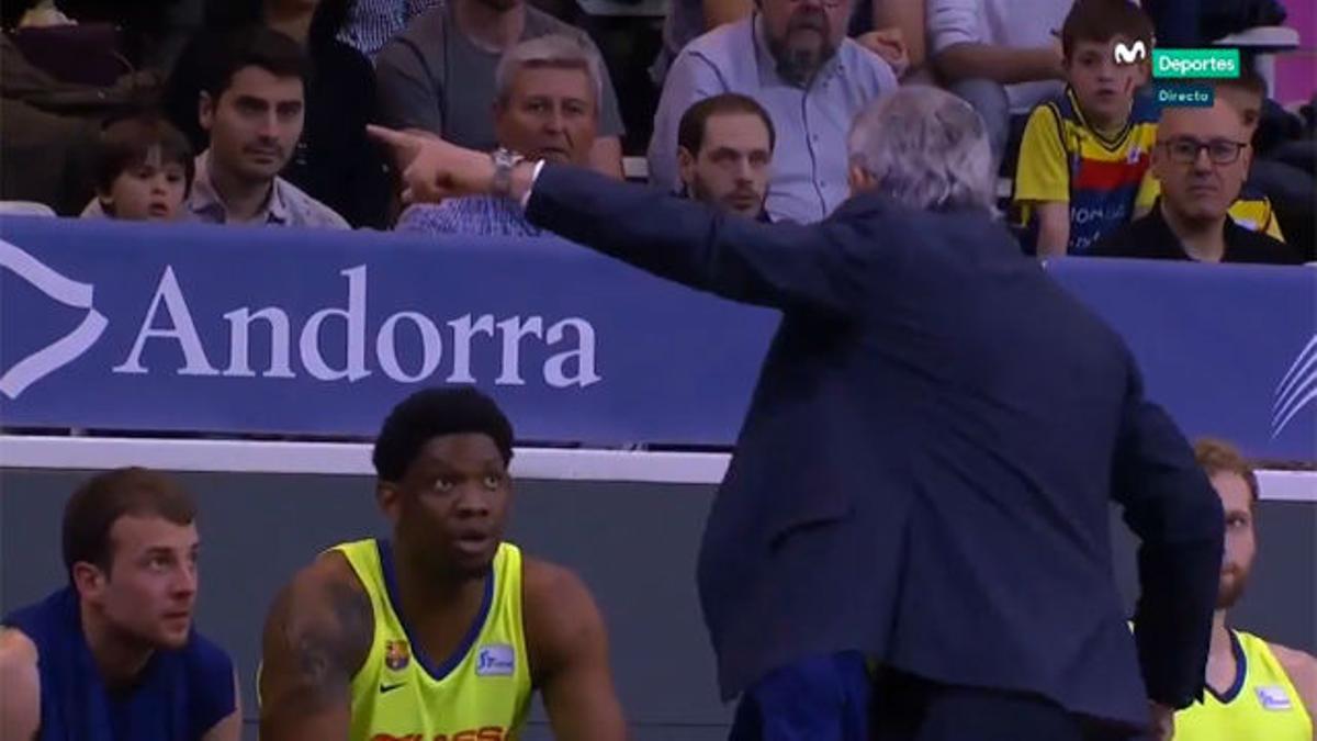 Pesic manda a Seraphin al vestuario