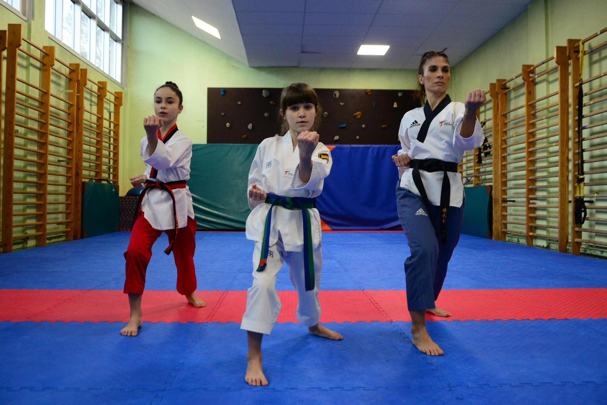 Tres campeonas de taekwondo en la familia