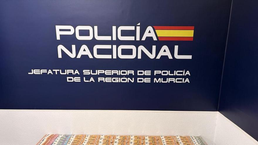 Un sexagenario ocultaba en palos de escoba y fregonas la droga que vendía en su bar del Barrio del Progreso en Murcia