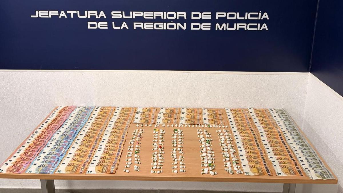 Tráfico de drogas Murcia | Un sexagenario ocultaba en palos de escoba y fregonas la droga que vendía en su bar del Barrio del Progreso en Murcia