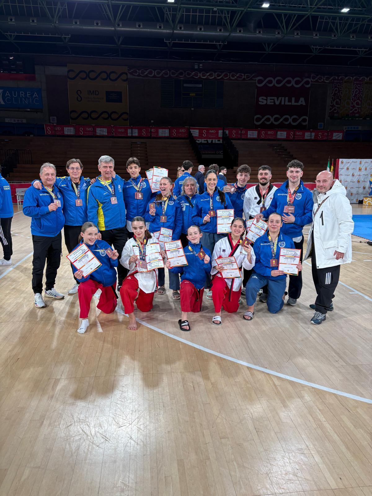 Los integrantes del equipo asturiano desplazado a Sevilla.
