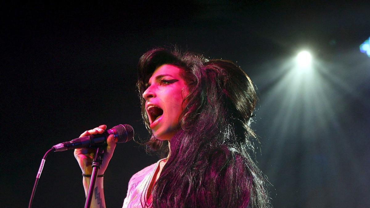 Amy Winehouse, durante su concierto en la Volkshaus de Zúrich en 2007.