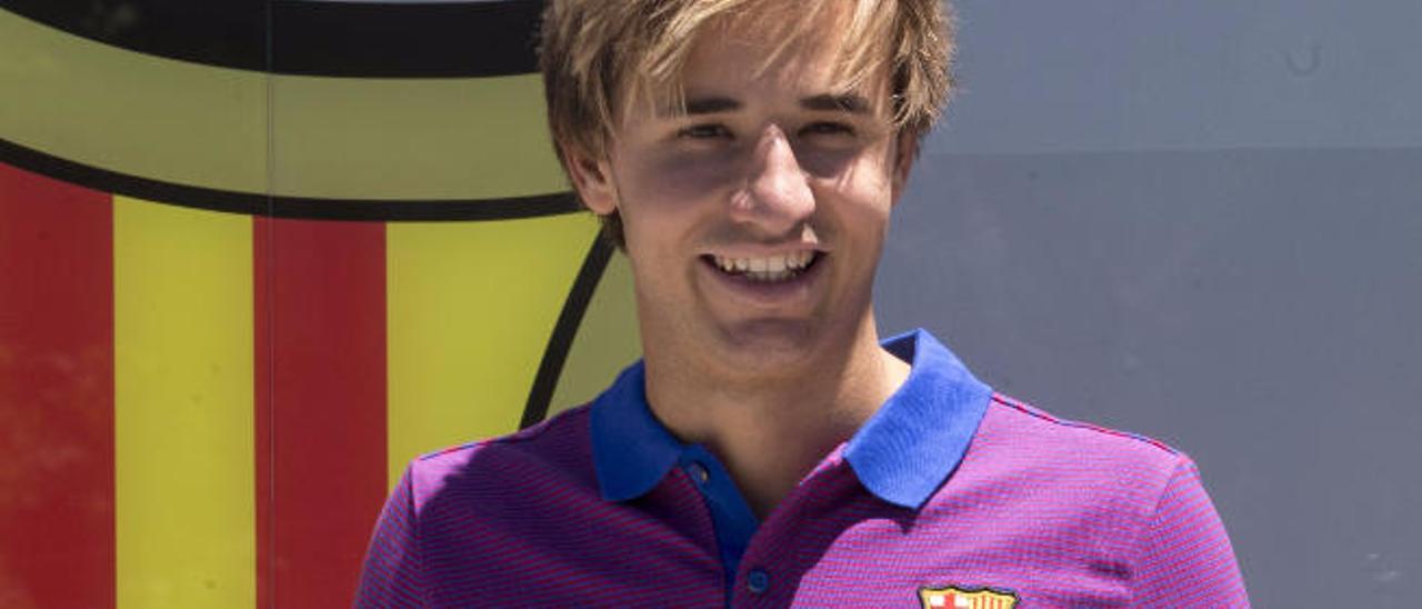 Sergi Samper, después de renovar con el Barcelona en julio de 2016.