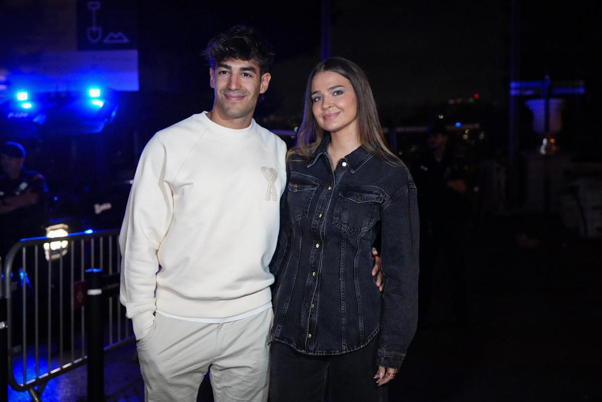 Joan Verdú y Laura Escanes llegan al listening party de Rosalía