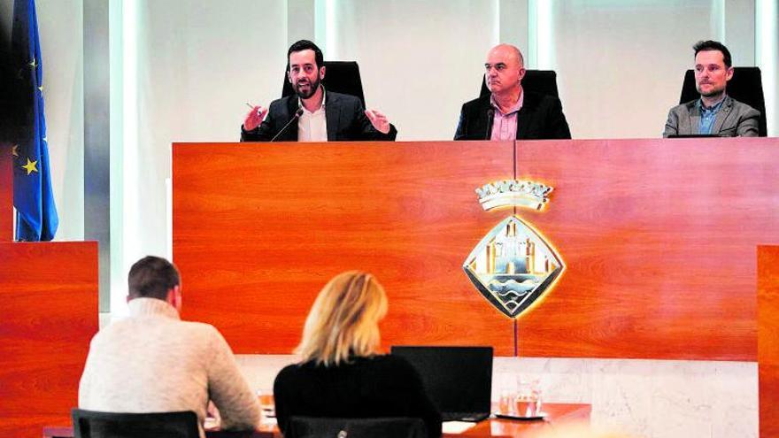 El presidente del Consell de Ibiza sostiene que la interventora lo amenazó para lograr su puesto