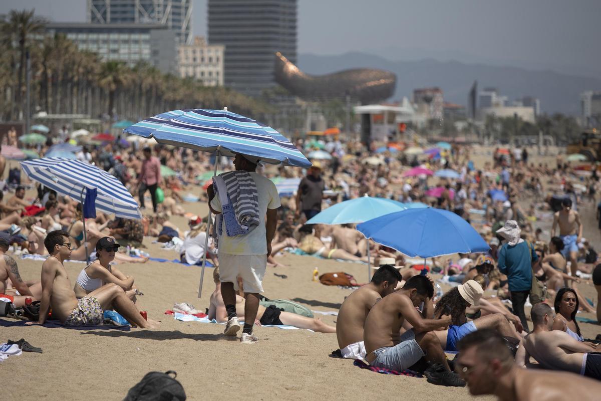 La playa de la Barceloneta, hoy.