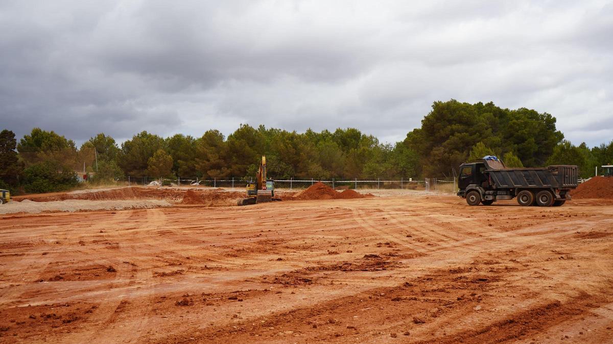 Arrancan las obras del segundo campo de futbol de Santa Eulària.