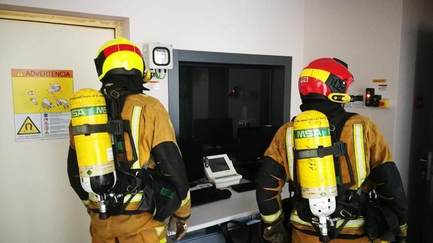 Desalojan a tres trabajadores de una clínica de Teulada por una fuga de helio