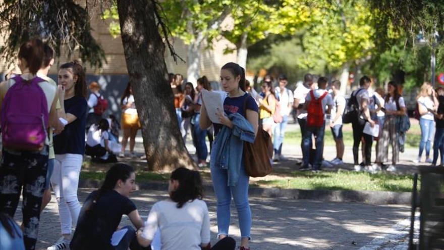 La Universidad de Zaragoza mantiene los precios de sus grados