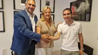 El pacto de Calp en una foto: Sala agradece la "generosidad" de PSOE y Compromís