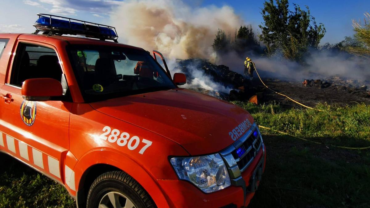 Susto en una residencia canina de Puçol por un incendio cercano