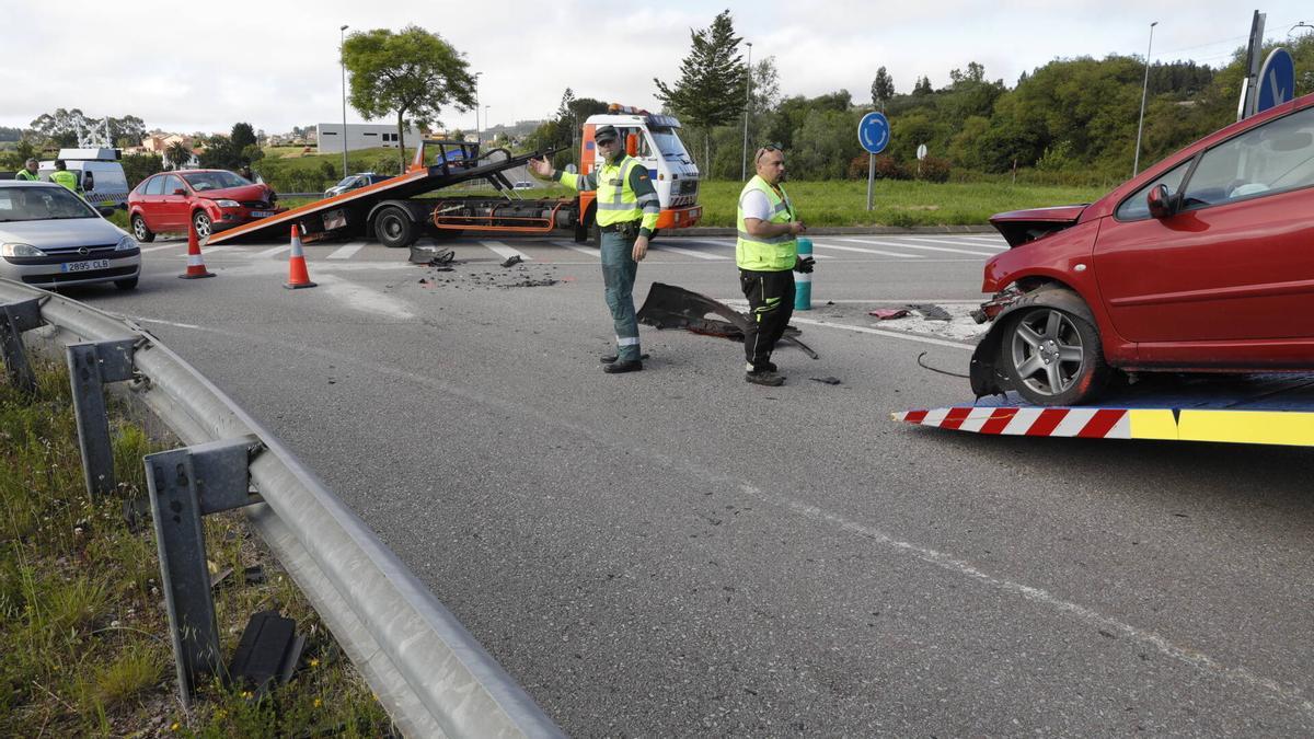 Los dos  vehículos siniestrados en el lugar del accidente.