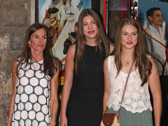 FOTOS | La Princesa Leonor sorprende al acudir con el Rey Felipe a la Copa del Rey de vela