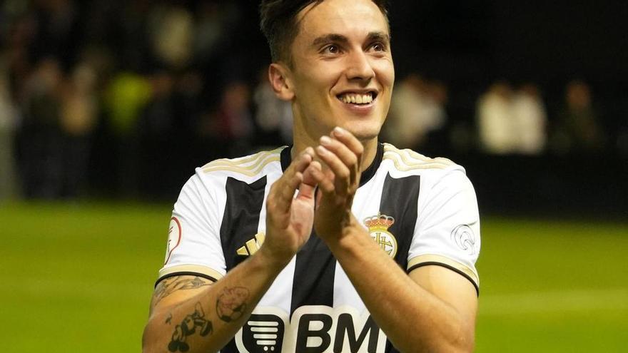 El Pontevedra estrena su capítulo de fichajes con el lateral Víctor Eimil