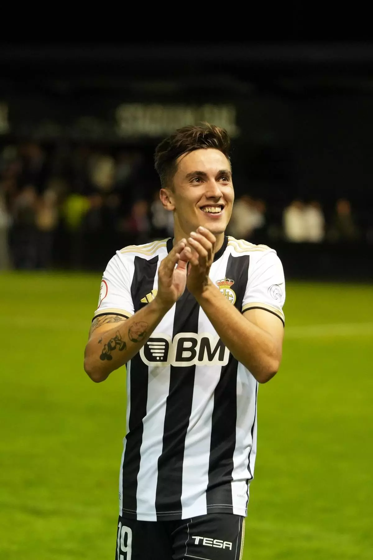 El Pontevedra estrena su capítulo de fichajes con el lateral Víctor Eimil