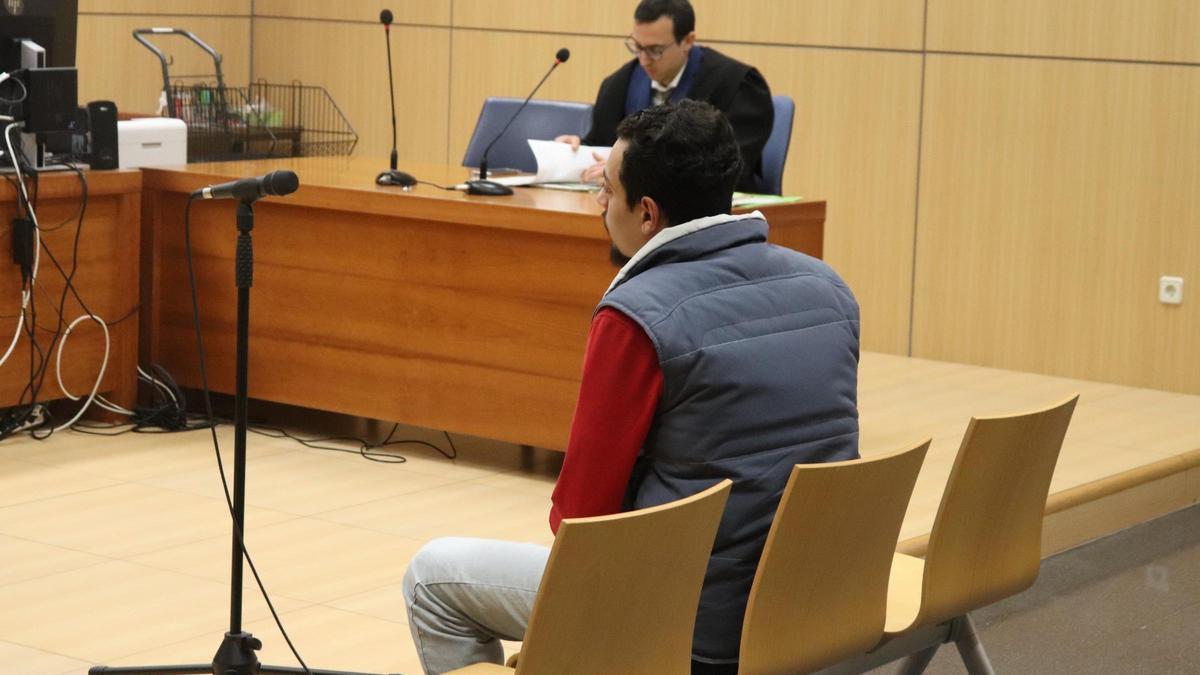 El joven acusado de violar a una menor en la zona de carga de un supermercado de València.