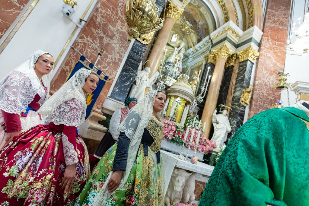 Una Ofrenda en pleno Septiembre con las Fallas del Marítimo