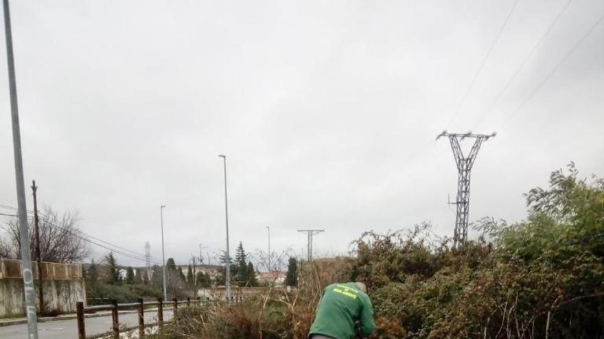 Pillados in fraganti vertiendo escombros en Plasencia