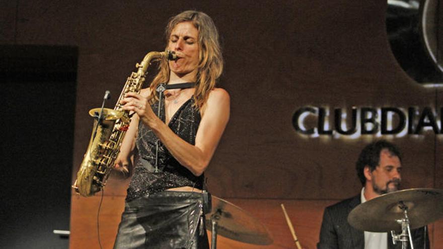 Muriel Grossmann en una actuación en el Club Diario.