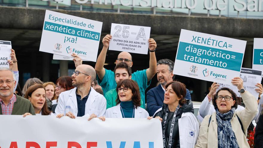 Personal y asociaciones de pacientes piden la especialidad de genética clínica ante el CHUS