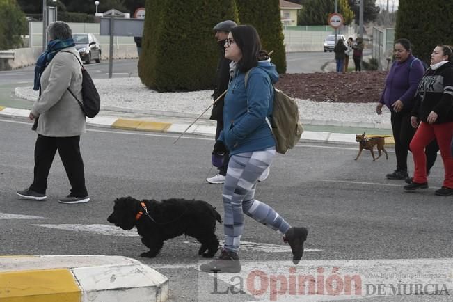 Los romeros acompañan a la Santa pese al frío.