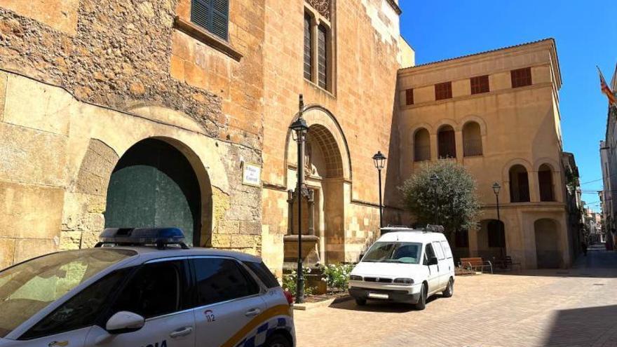 Manacor reforzará la vigilancia para no dejar aparcar en el Convent