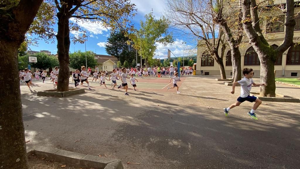 Carrera solidaria en el Colegio La Asunción