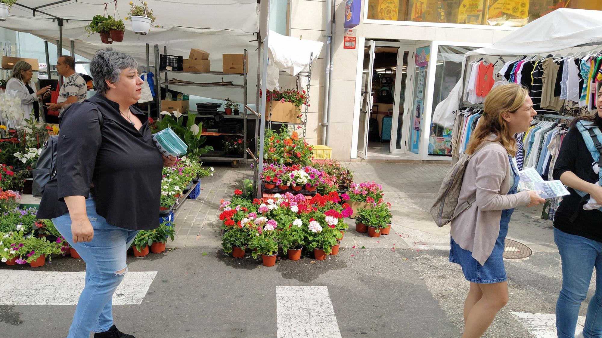 La campaña de los partidos de Tavernes en el mercadillo