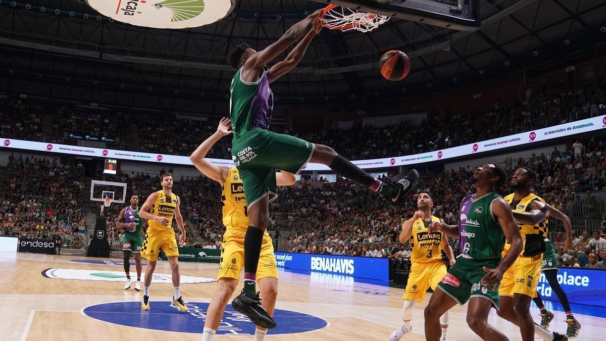 Sima machaca el aro ante el Tenerife, rival del Unicaja en Copa.