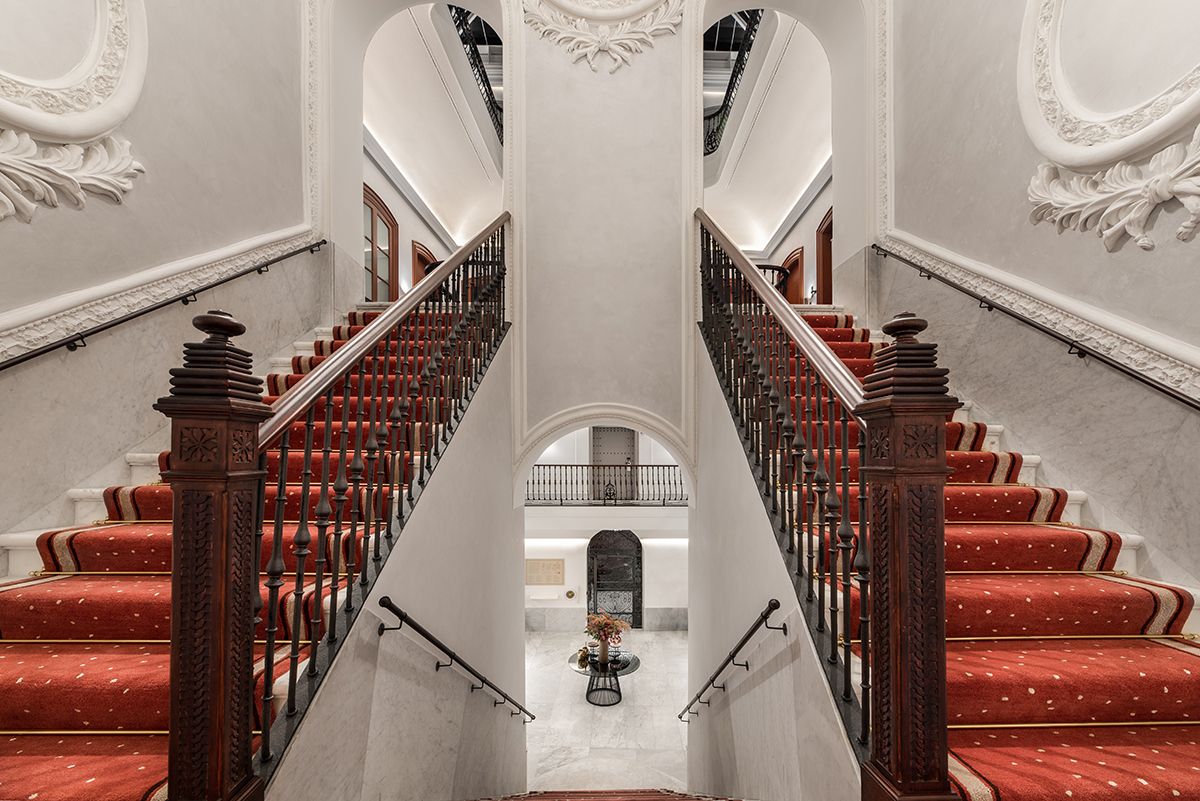 Escalera imperial restaurada del Áurea Casa Palacio Sagasta