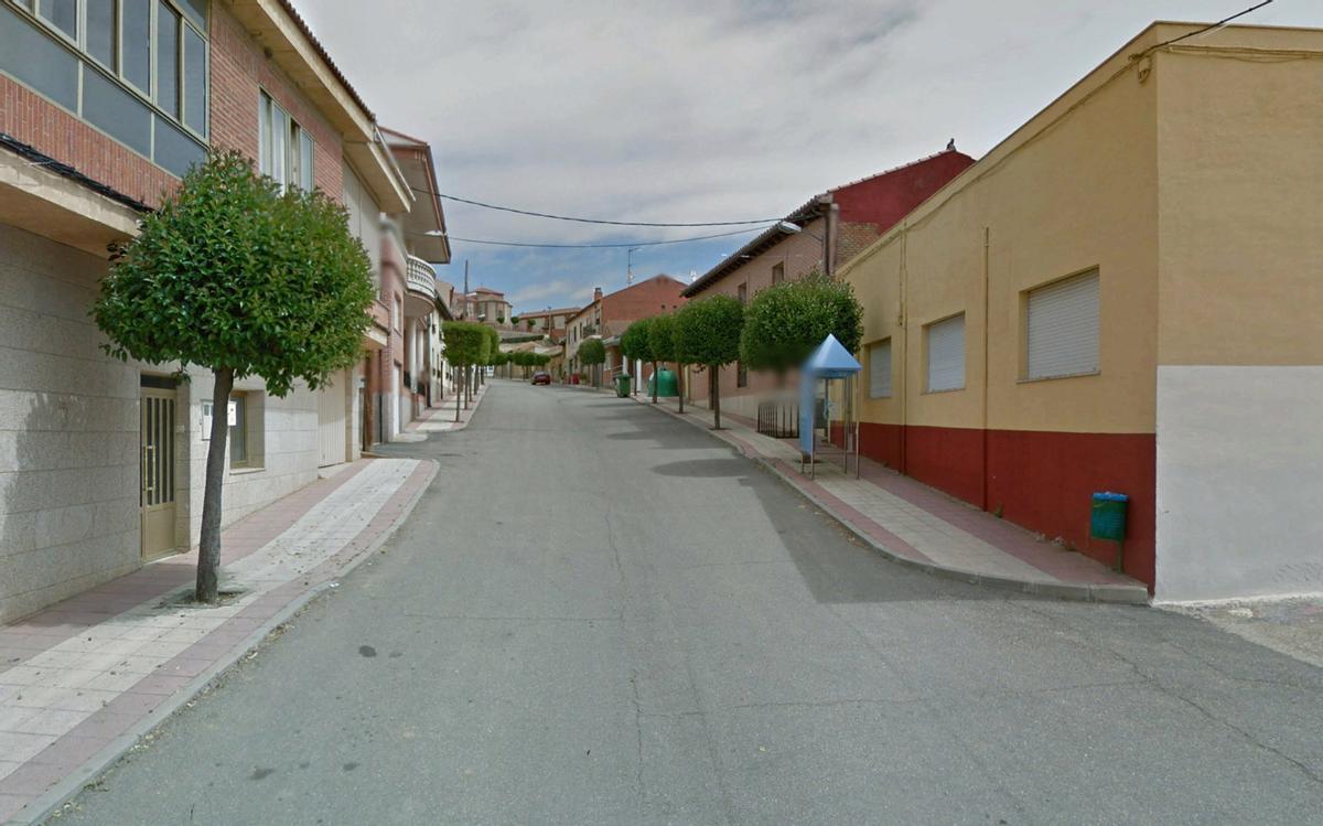 Una de las calles principales de Castrogonzalo.