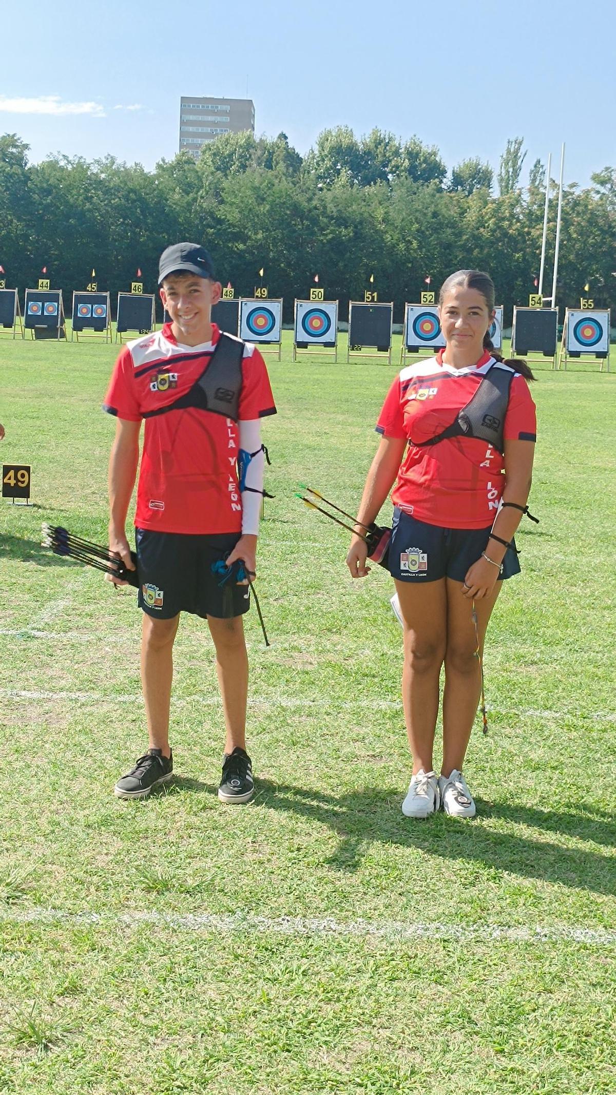 David y Alba, del Arqueros Zamora, representando a Castilla y León en Equipos MIxtos