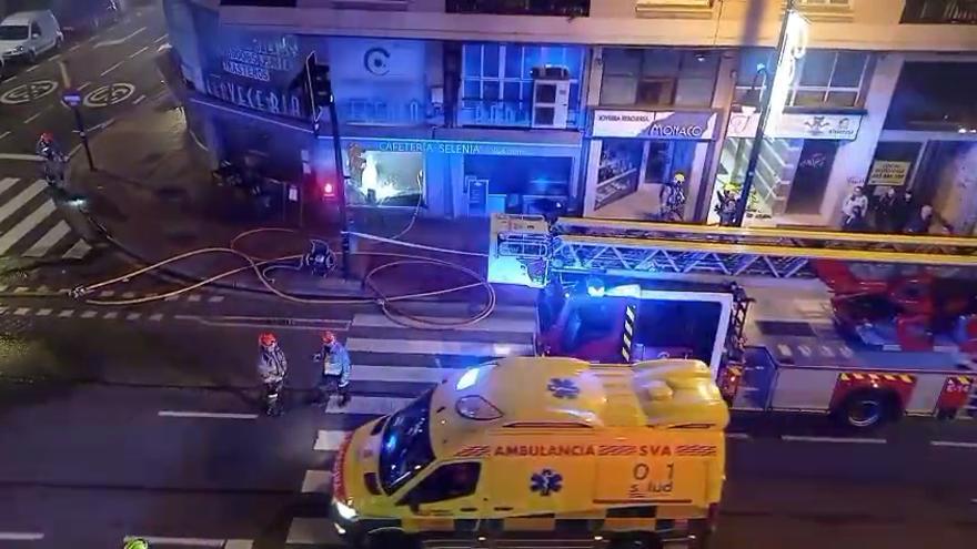 Expectación en Las Fuentes por un incendio en el interior de un bar