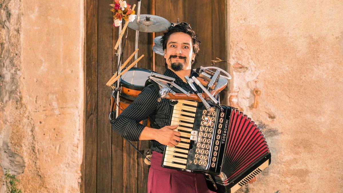 Cia. Amaruá. "L'home orquestra"