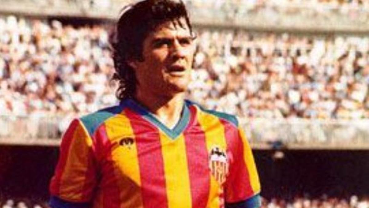 Manuel Botubot, con la camiseta de la Senyera