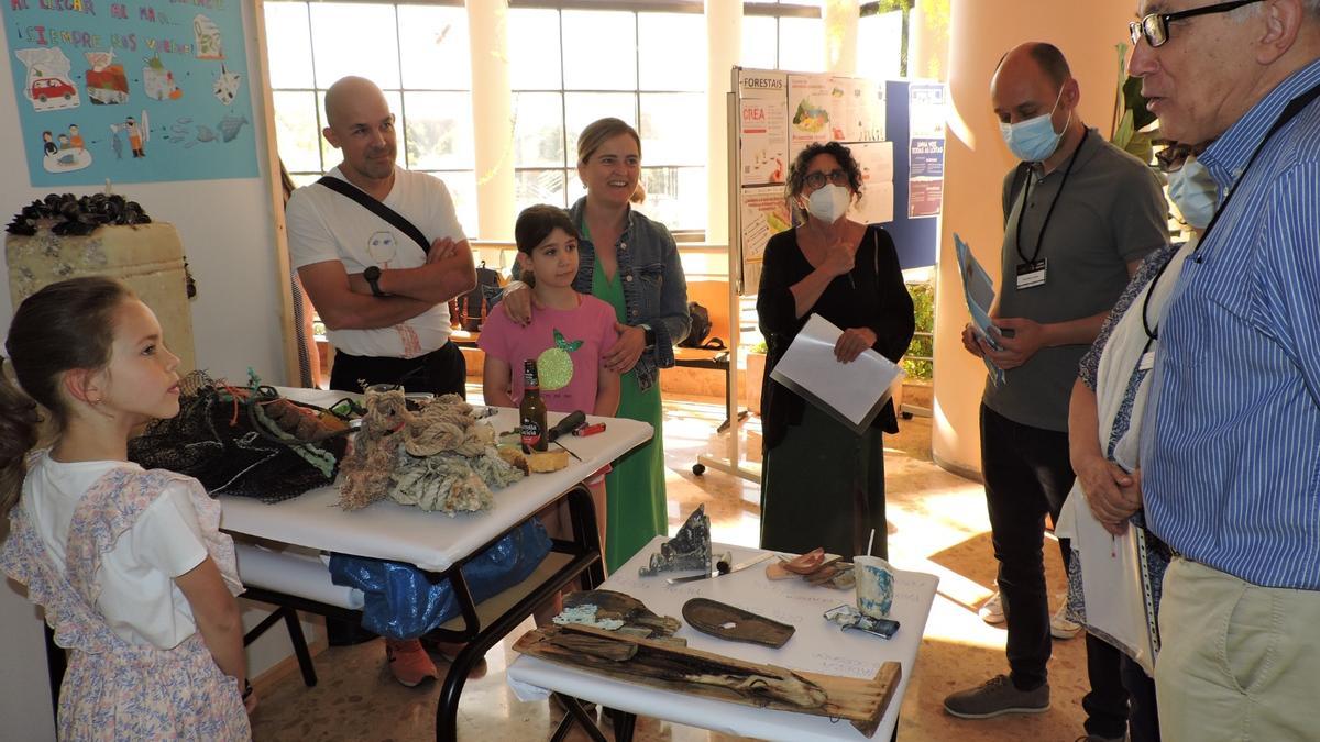 Presentación de uno de los proyectos ganadores, &quot;Lixo Mariño&quot;, ante el jurado.