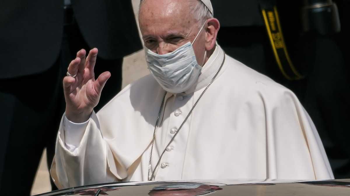 La inesperada visita del Papa Francisco a esta céntrica tienda de Roma